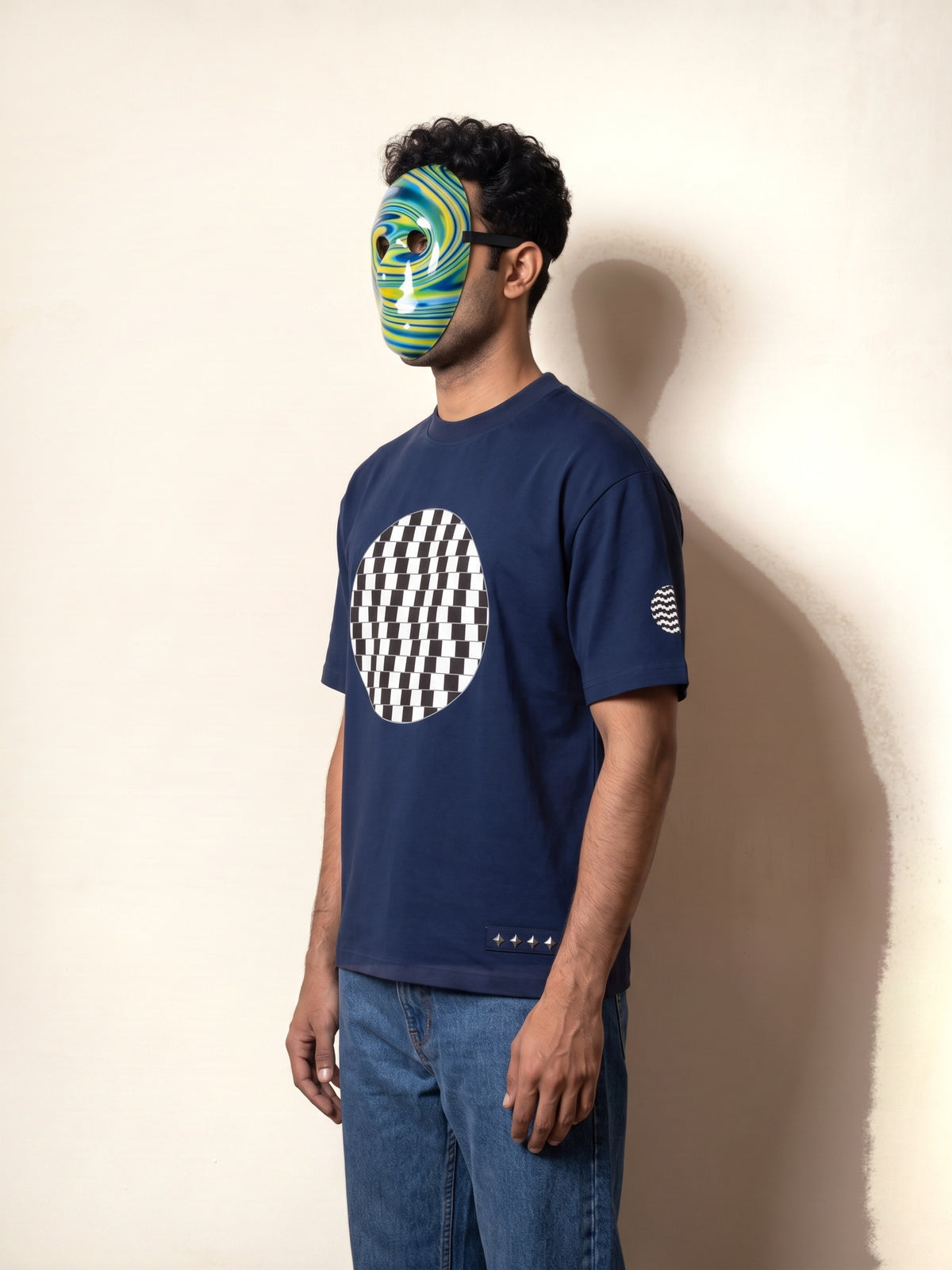 Voidframe Tee - model side