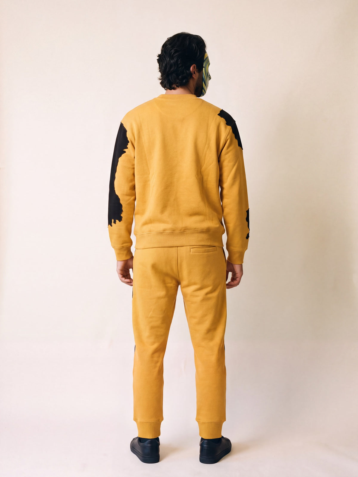 Spill Sweatshirt – Yellow – on model, back