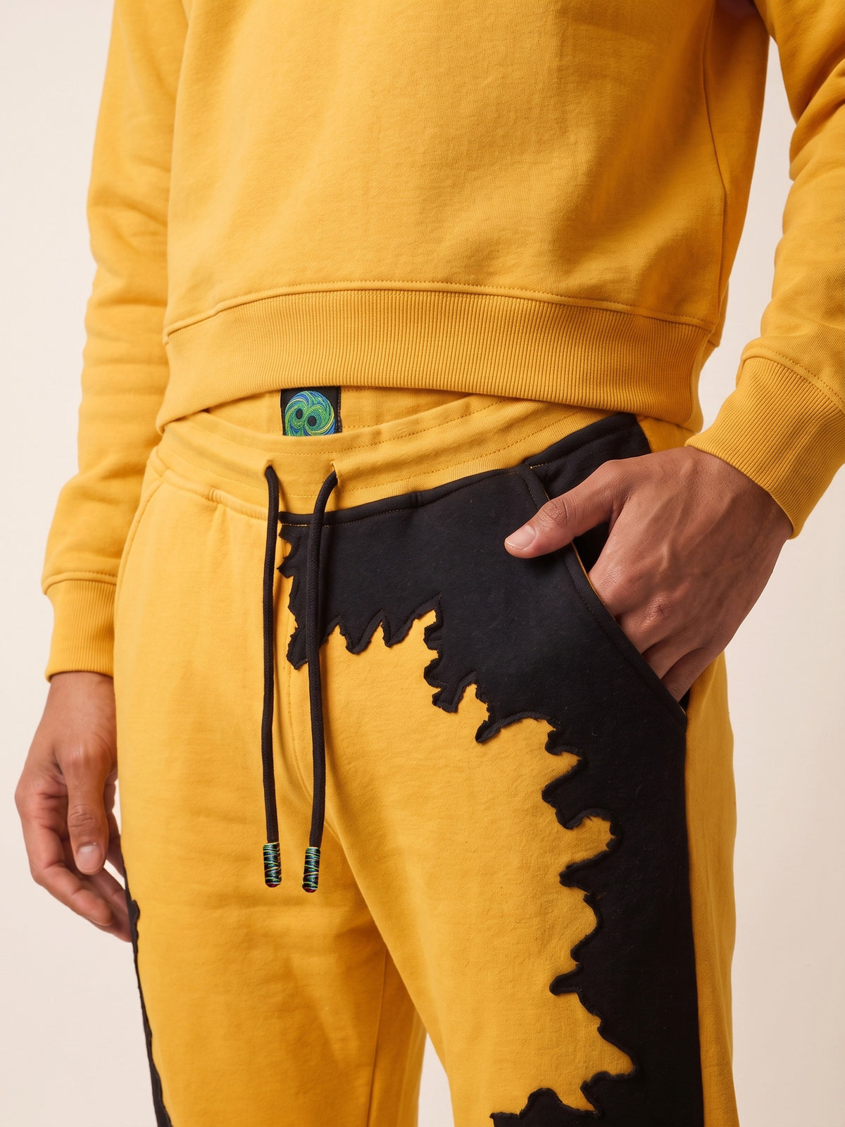 Spill Joggers – Yellow – side pocket on model