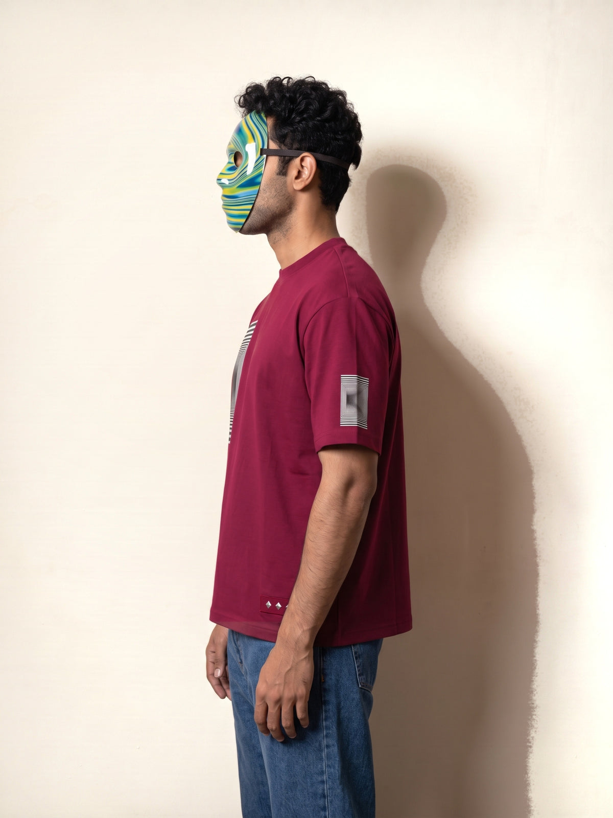 Nullpoint Tee - model side
